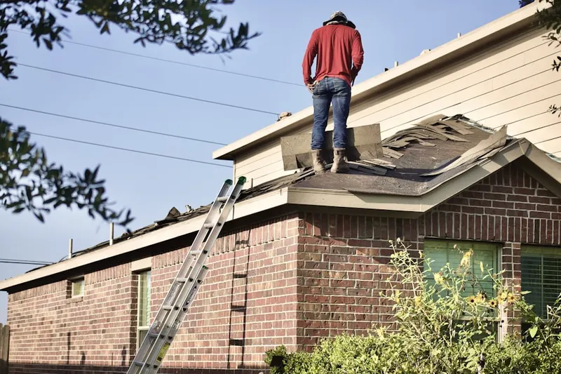 Professional roofer working on a residential roof in Flagami